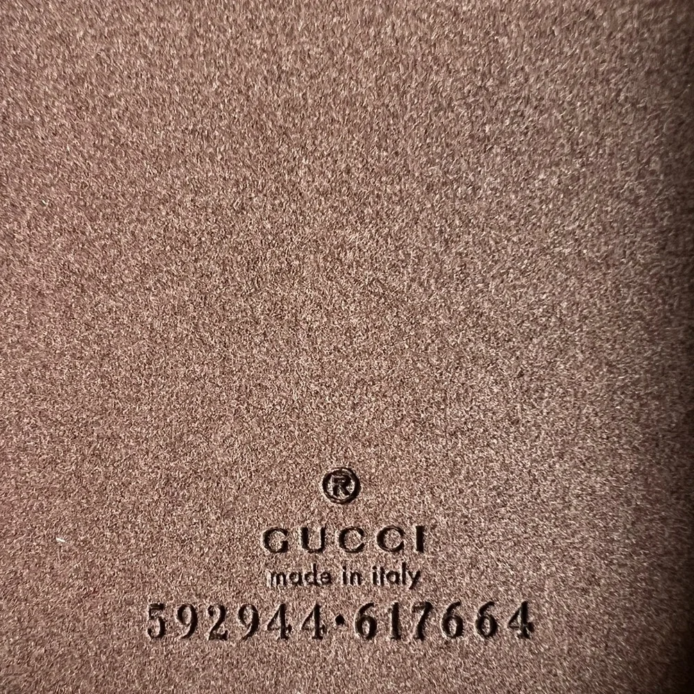 NWT GUCCI Iphone X Strawberry Cell Phone Case w/ Gift Box